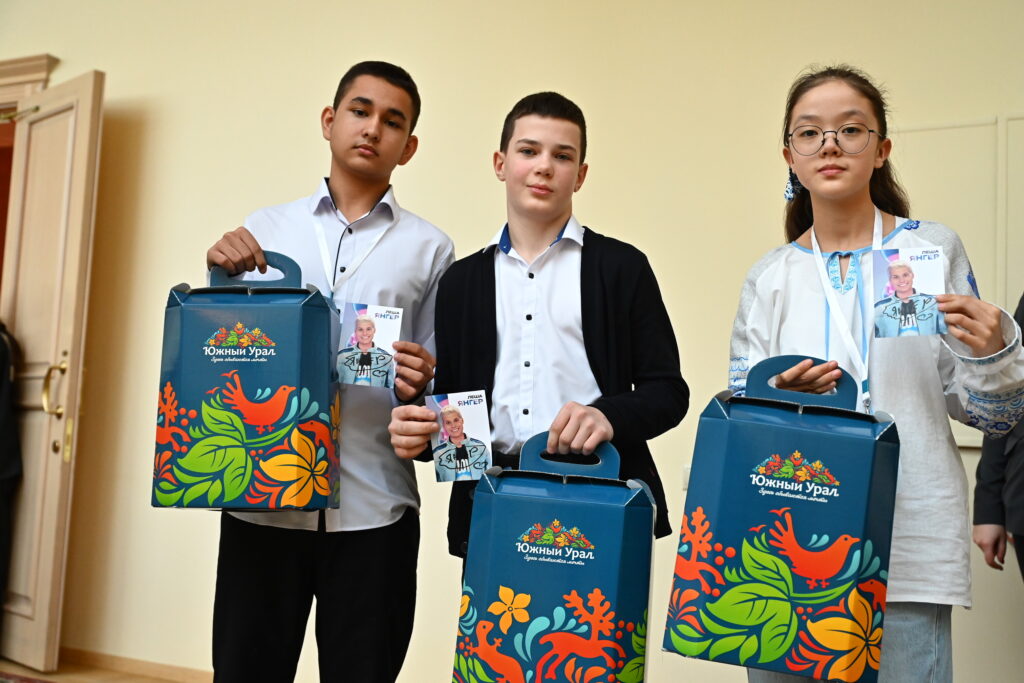 Таланты из Саргазов и Теченского представили Сосновский округ на приеме у губернатора