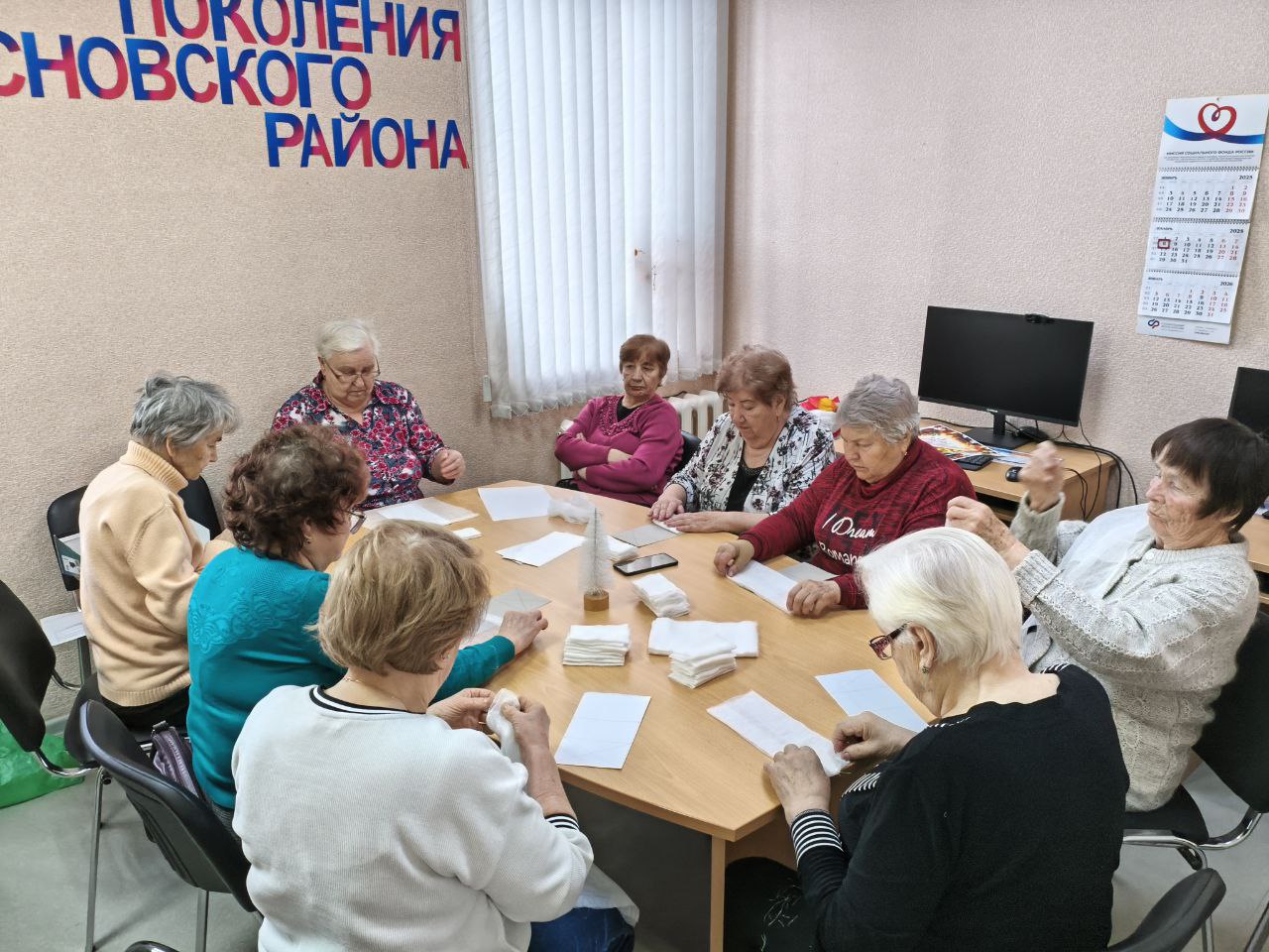 Жительницы Долгодеревенского изготовили 700 салфеток для госпиталя.