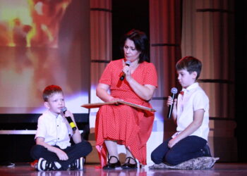 Сосновские педагоги вышли на сцену с творческими номерами к юбилею Победы