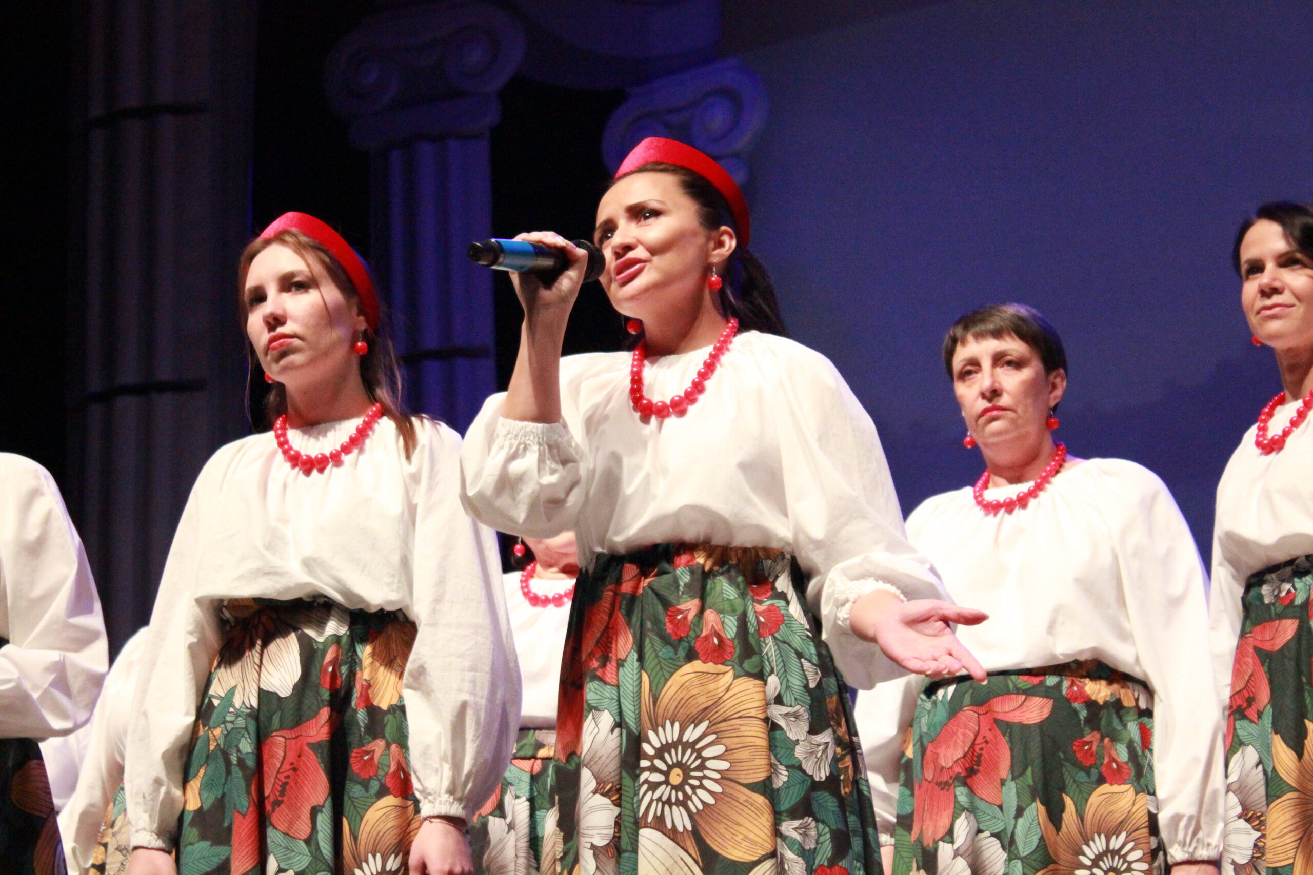 Сосновские педагоги вышли на сцену с творческими номерами к юбилею Победы