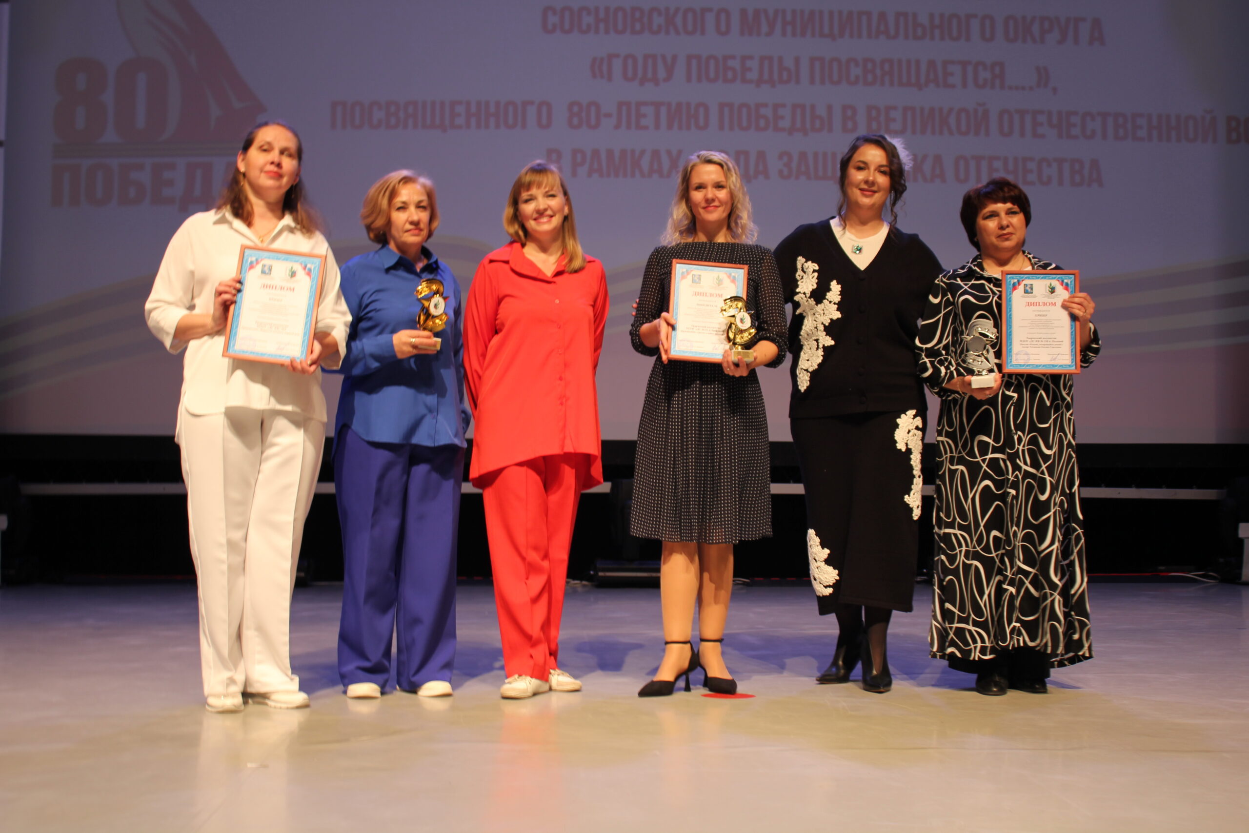 Сосновские педагоги вышли на сцену с творческими номерами к юбилею Победы