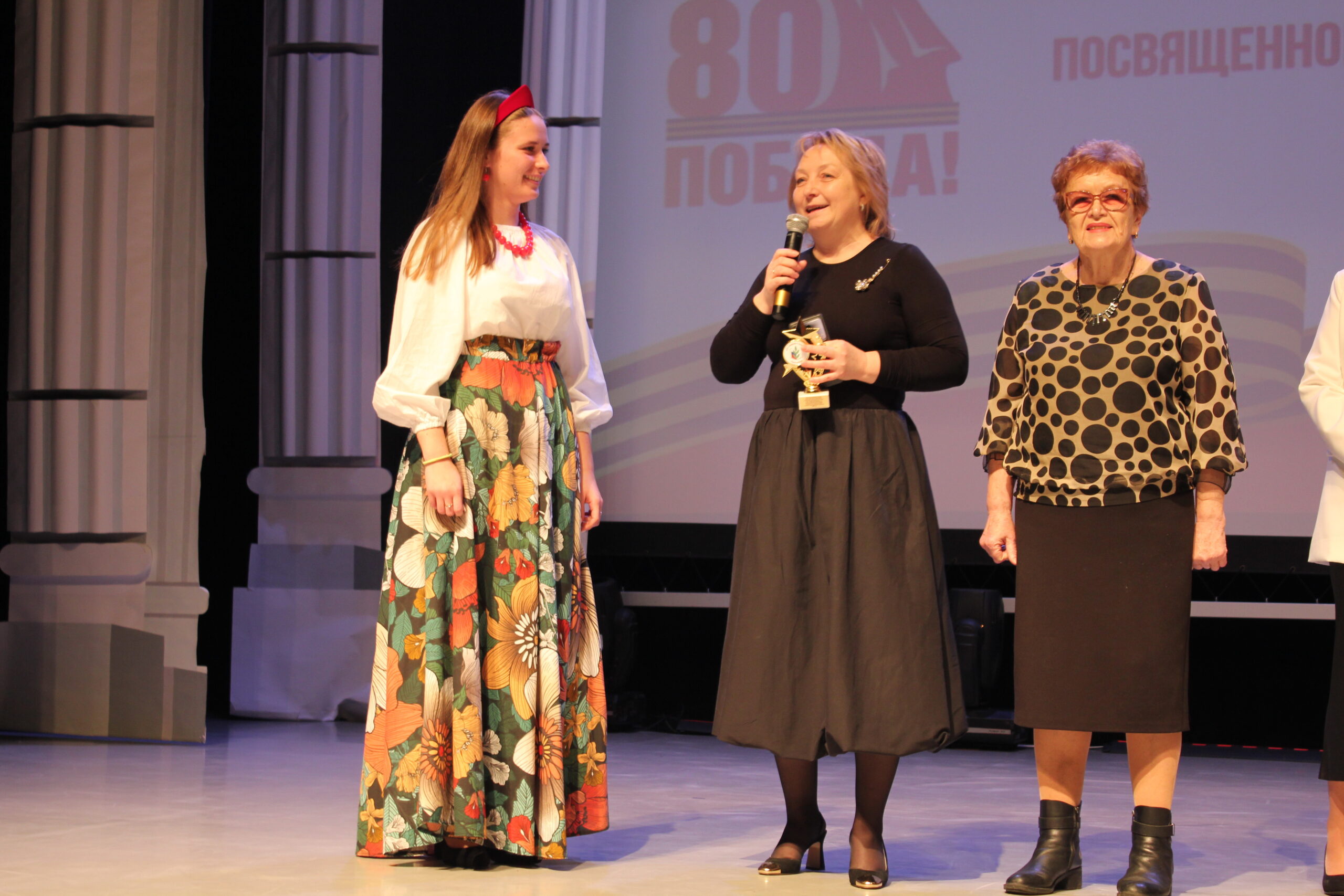 Сосновские педагоги вышли на сцену с творческими номерами к юбилею Победы