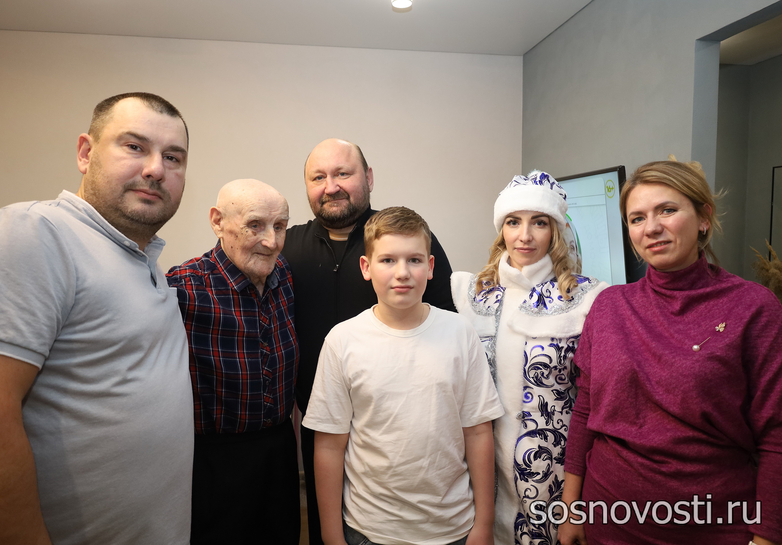 Глава Сосновского округа поздравил ветеранов с Новым годом