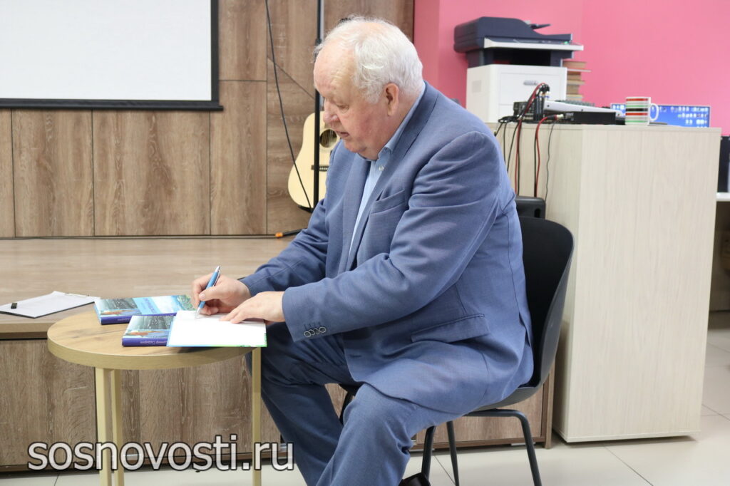 В Долгодеревенской библиотеке есть книга о друге, родине и судьбе