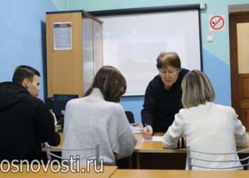 Студенты колледжа работают над историческим проектом