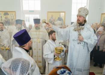 Митрополит Алексий освятил новый храм в Красном поле