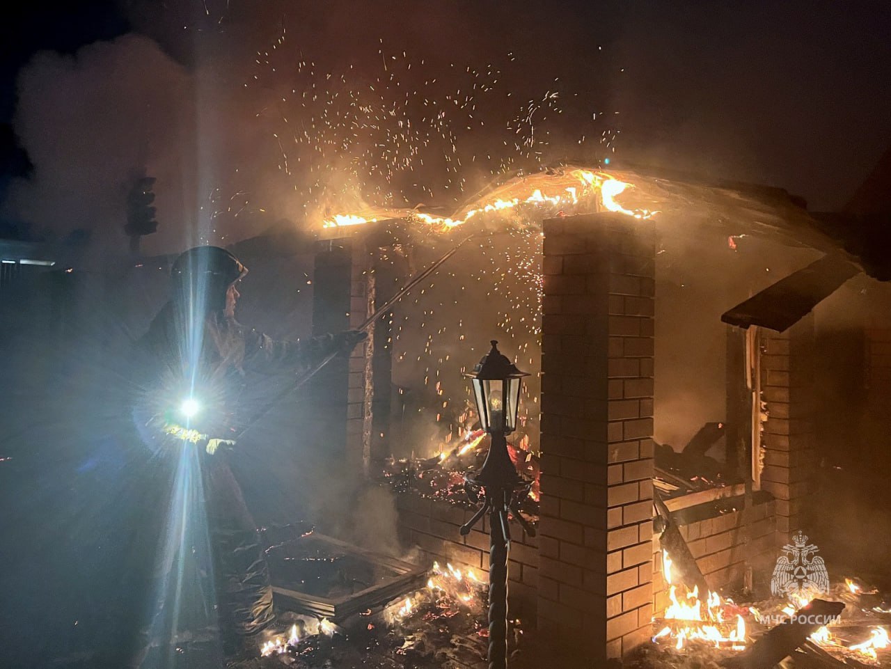 В Красном поле сгорела двухэтажная баня