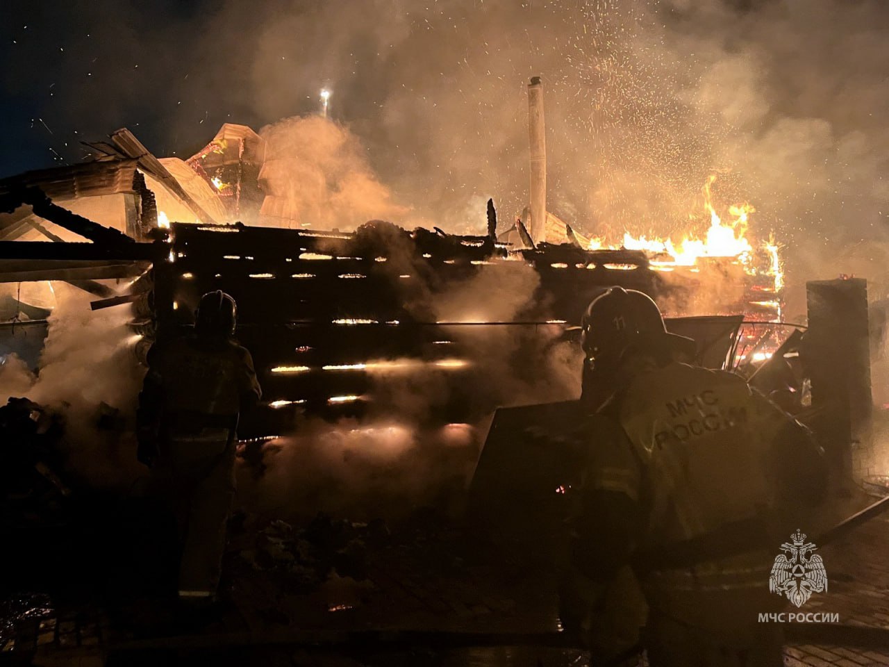 В Красном поле сгорела двухэтажная баня