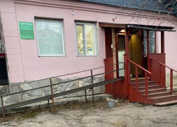 В Есаульском вход в аптеку оборудовали пандусом