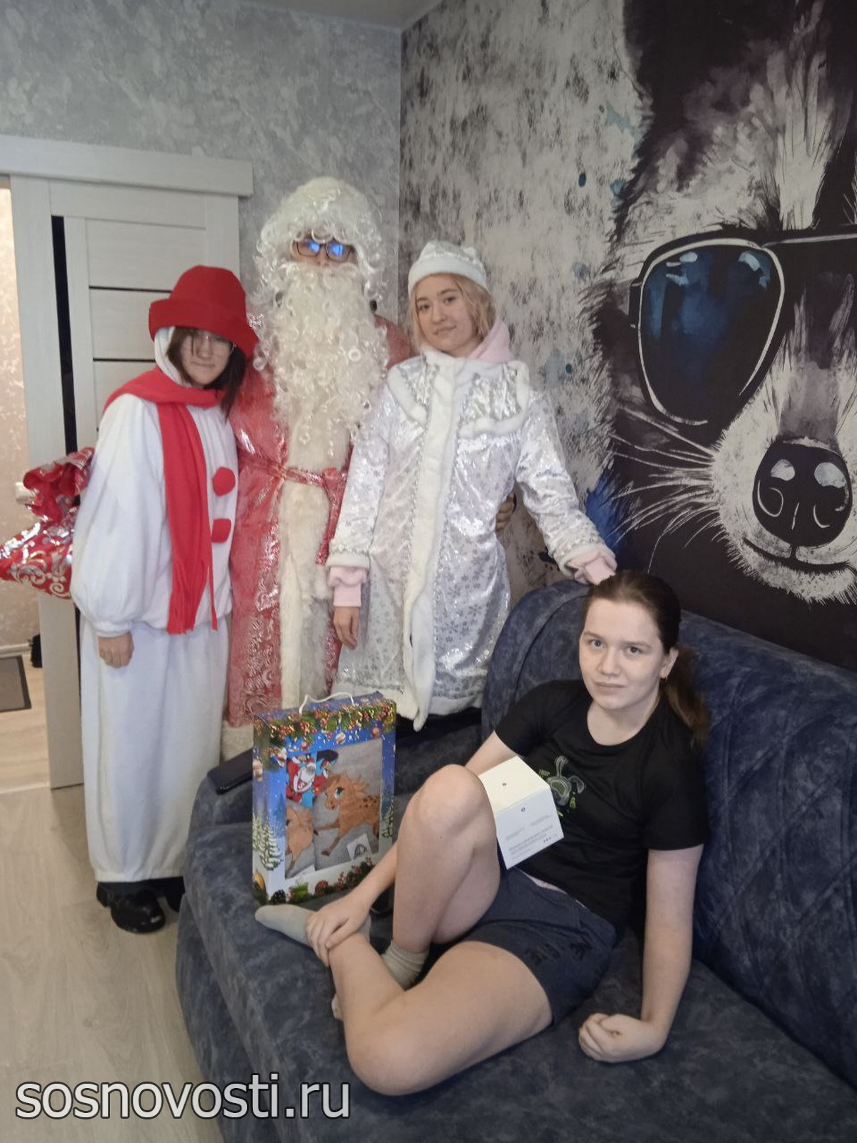 Мечту на дом заказывали? К сосновским ребятам приехали Снеговики-добряки