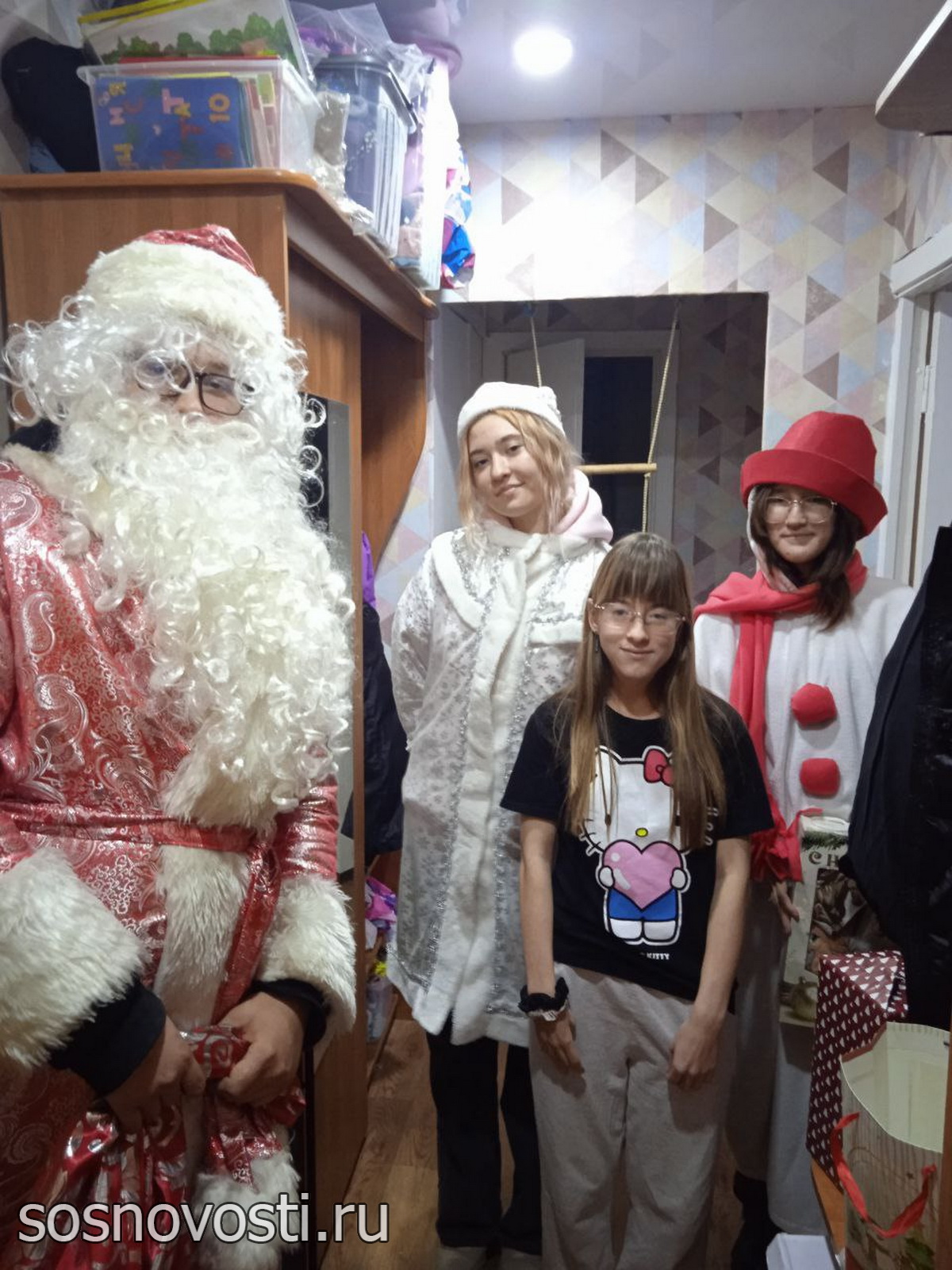 Мечту на дом заказывали? К сосновским ребятам приехали Снеговики-добряки