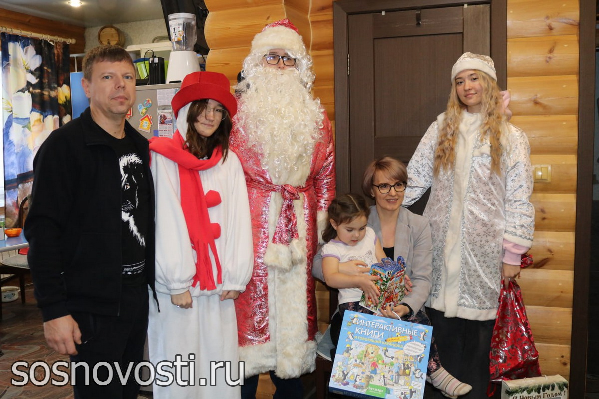 Мечту на дом заказывали? К сосновским ребятам приехали Снеговики-добряки