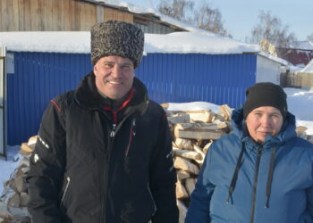 Семье участника СВО привезли дрова