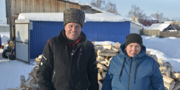 Семье участника СВО привезли дрова