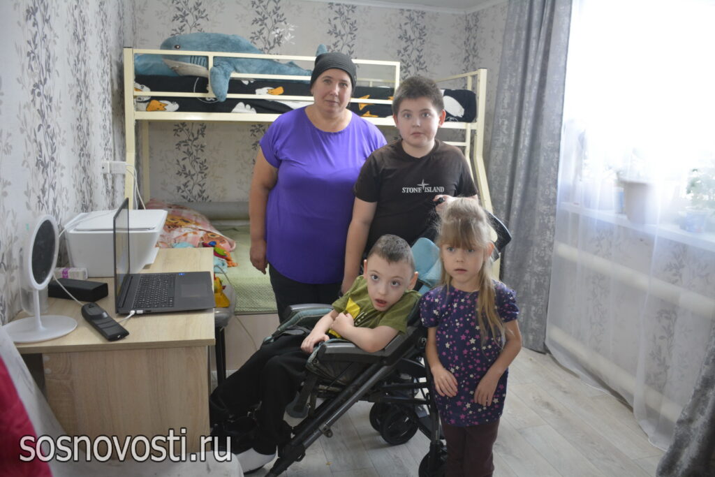 Семье участника СВО привезли дрова