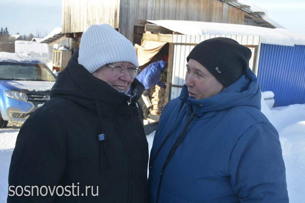 Семье участника СВО привезли дрова