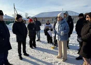 Жители Ключей встретились с представителями администрации и «Россетей Урал»