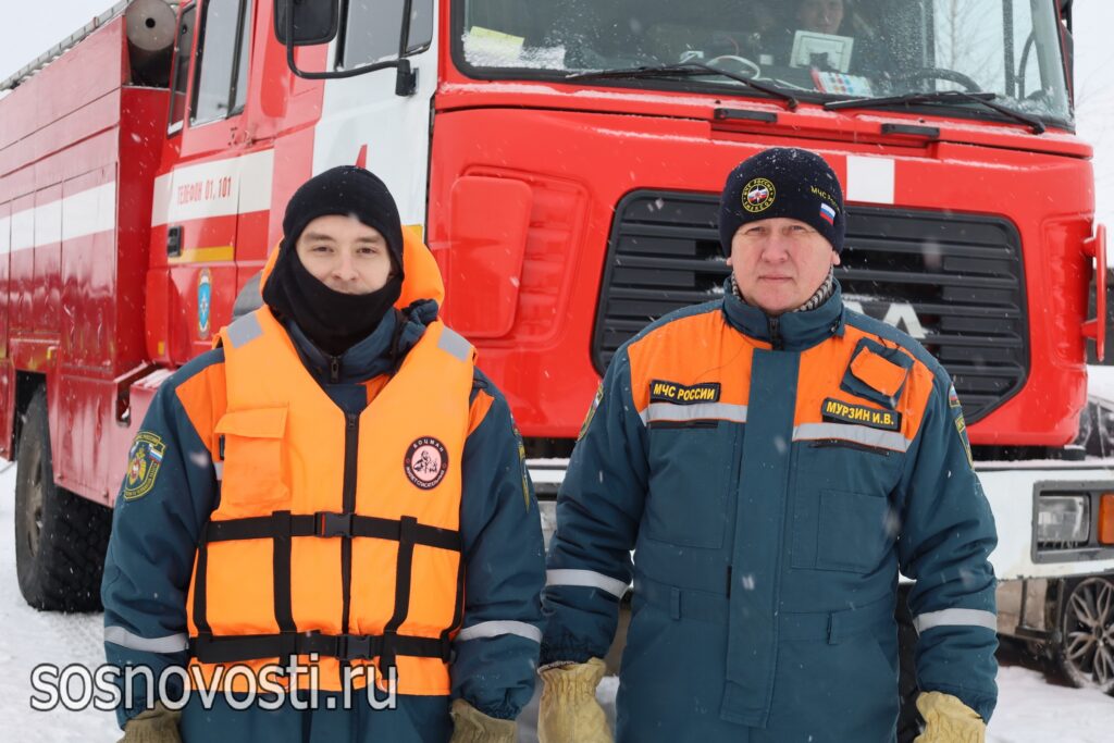 Сосновцы окунулись в купель на пруду деревни Большое Баландино