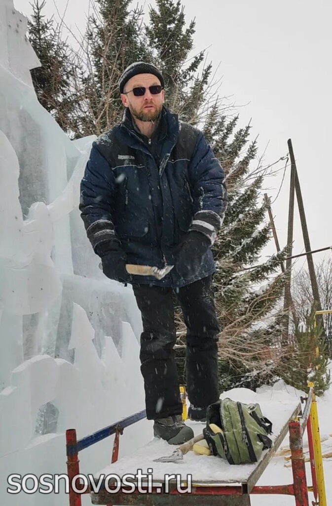В Долгодеревенском появился ледяной ангел