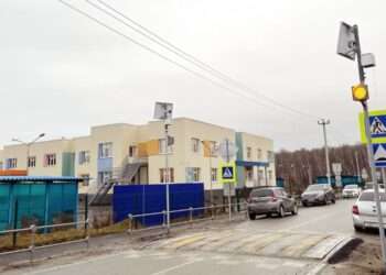 В Долгодеревенском у детского сада обустроили тротуар и пешеходный переход