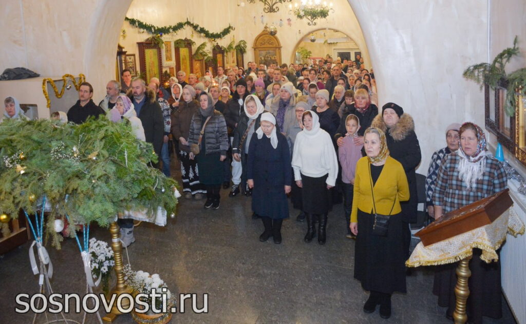 В Свято-Троицком храме прошло праздничное богослужение