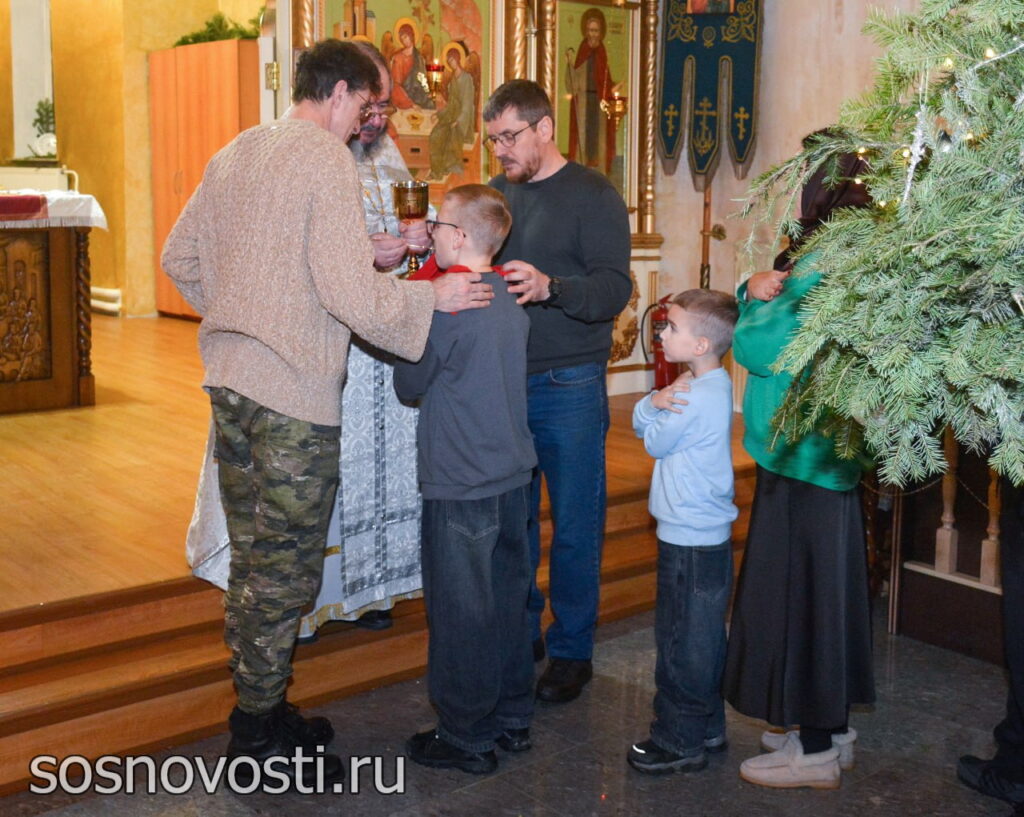 В Свято-Троицком храме прошло праздничное богослужение