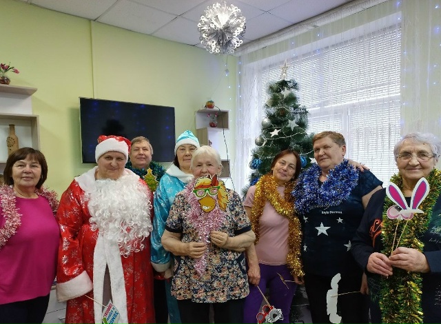 Жители Баландино и Прохорово поправили здоровье и смастерили символ года