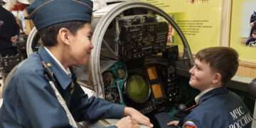 Кадеты в гостях у штурманов: ЧВВАКУШ открыл двери для школьников