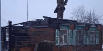 В Полетаево ночью вспыхнул жилой дом