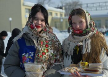 Жители Есаульского проводили зиму