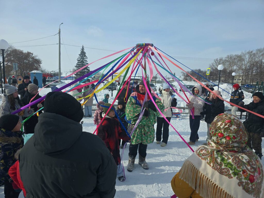 Жители поселка Есаульский проводили зиму