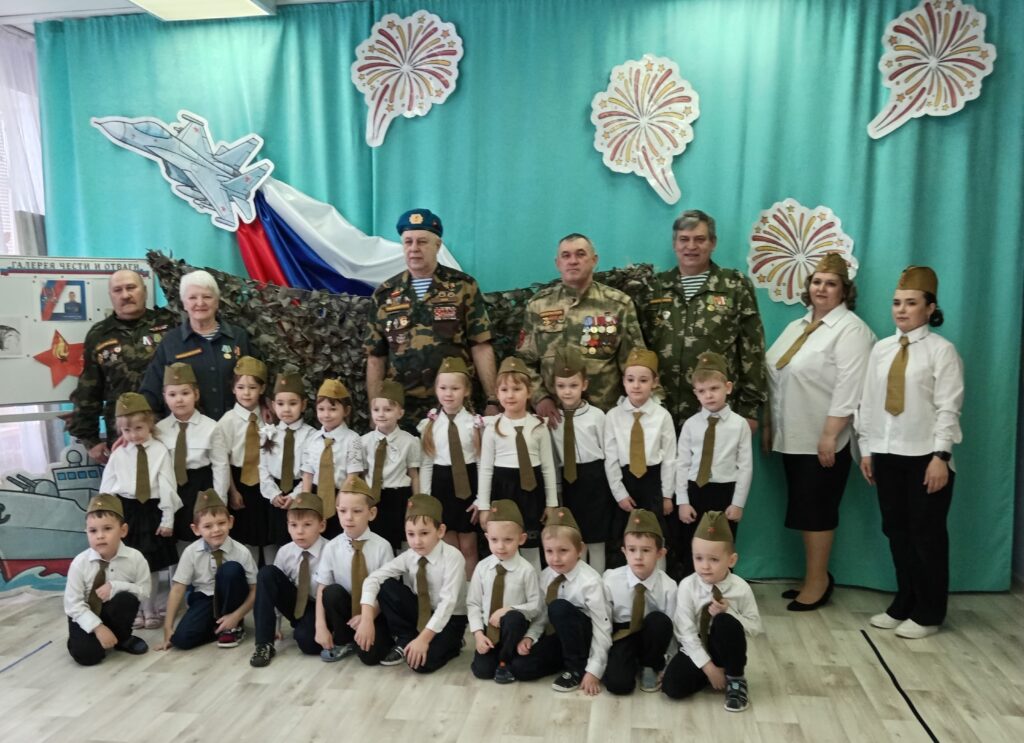 В Есаульском детском саду прошел смотр строя и песни