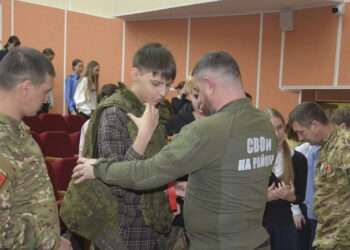 Копейка Рубль бережет: бойцы рассказали о службе школьникам и студентам