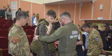 Копейка Рубль бережет: бойцы рассказали о службе школьникам и студентам