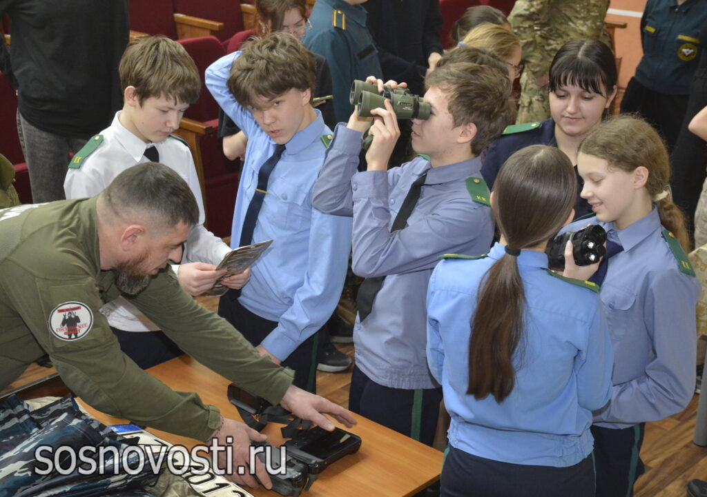 Копейка Рубль бережет: бойцы рассказали о службе школьникам