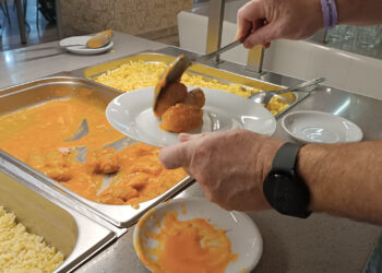 Как корректируются рационы питания на предприятиях с вредными условиями труда