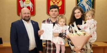 Ключ к новым возможностям: молодые семьи Сосновского округа получили жилищные сертификаты