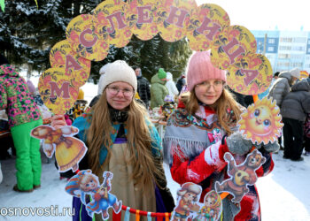 Гори-гори ясно: в Долгодеревенском отметили Масленицу блинами и хороводами