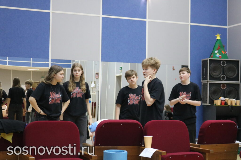    На сцене ЦДК в Долгодеревенском прошли игры молодежной лиги КВН