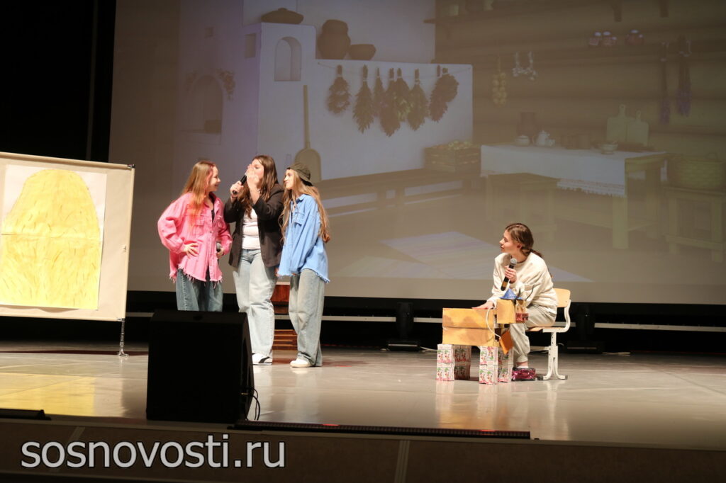    На сцене ЦДК в Долгодеревенском прошли игры молодежной лиги КВН