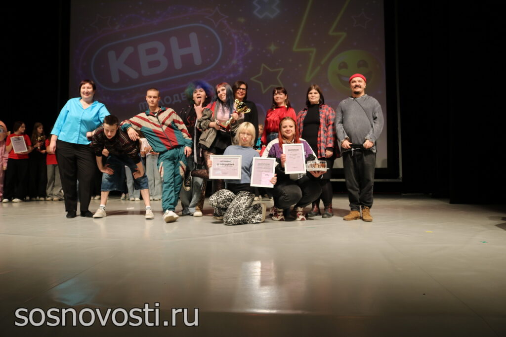    На сцене ЦДК в Долгодеревенском прошли игры молодежной лиги КВН