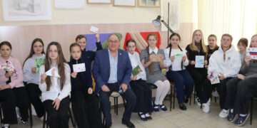 Юные художники Сосновского округа поддержали бойцов СВО