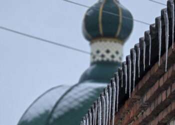 Куда сообщить о сосульках