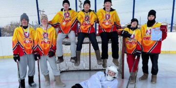 Сосновские спортсмены заняли второе место в хоккее на валенках
