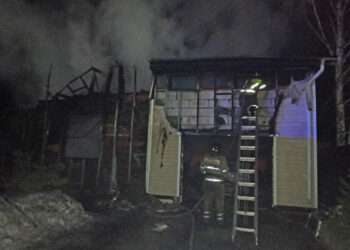 В Кайгородово сгорел двухэтажный дом и гараж с автомобилем