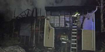 В Кайгородово сгорел двухэтажный дом и гараж с автомобилем