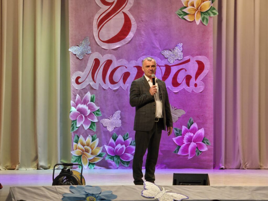 Жительницы Полетаево встречали весну на выставке и концерте