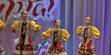 Жительницы Полетаево встречали весну на выставке и концерте