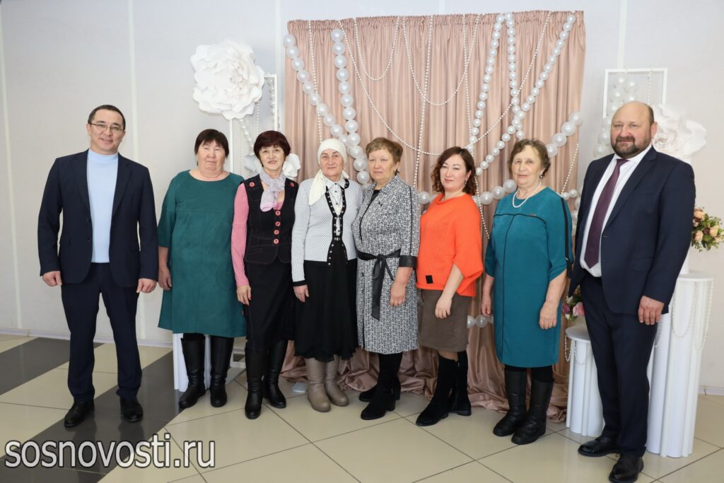 Весна, любовь и творчество: дам Сосновского округа поздравили с 8 марта