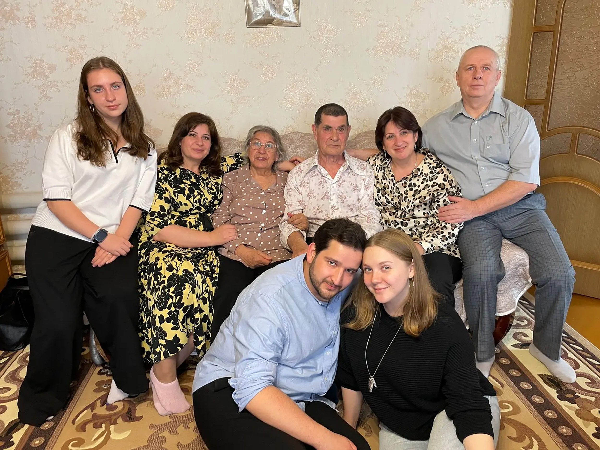 Любовь началась с рубашки: история сосновской семьи